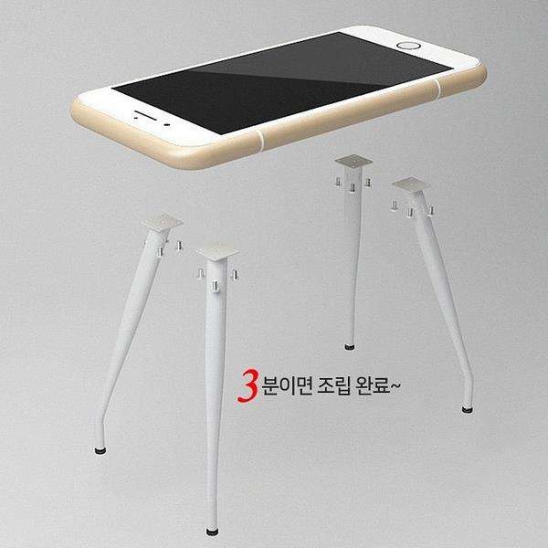 Begini penampakan meja komputer unik berbentuk iPhone itu.