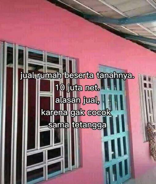 Rumah dengan dominasi warna pink dijual cuma Rp10 juta.