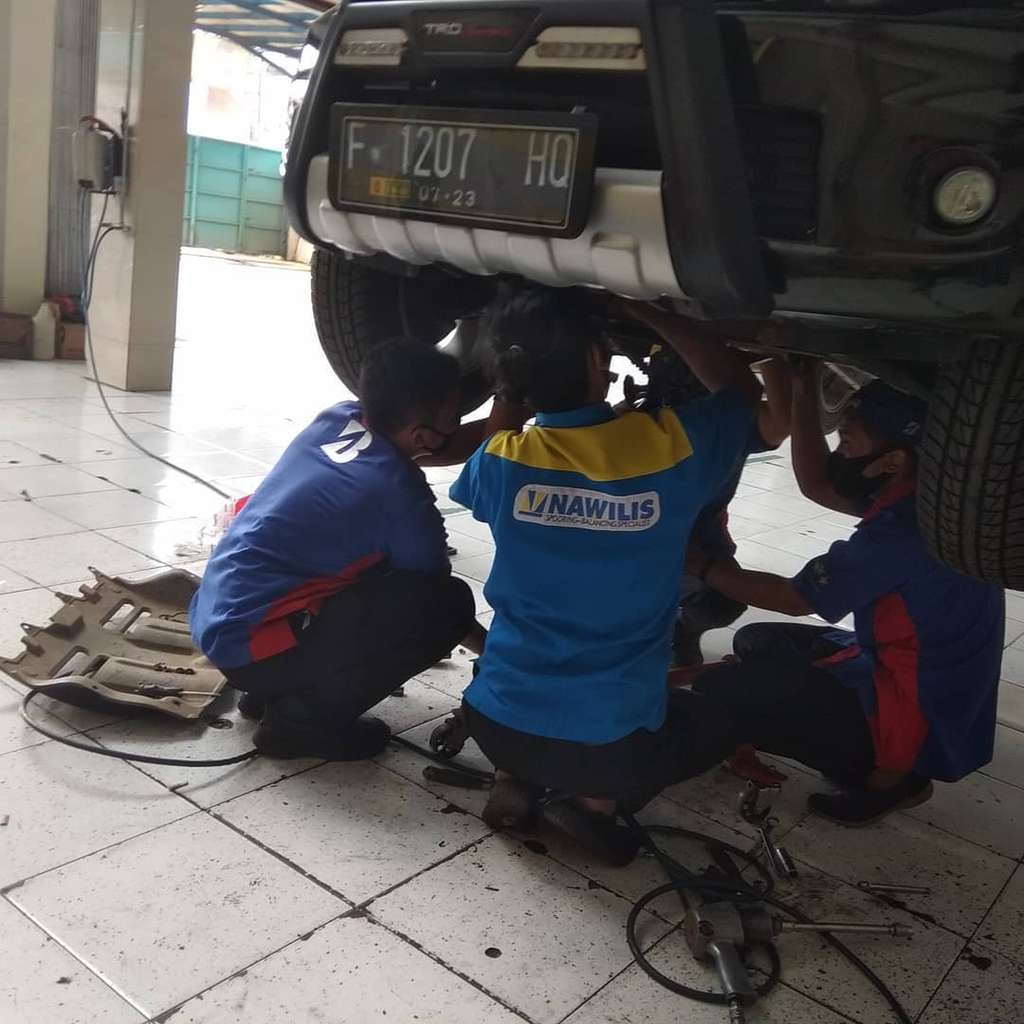 Bengkel mobil milik Thomas Nawilis