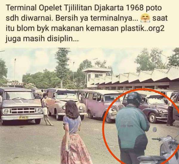 Salfok dengan penampakan pria berjaket hijau.