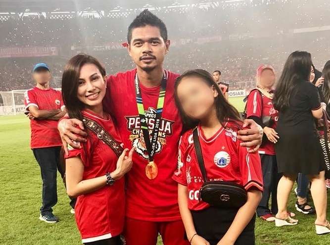 Bambang Pamungkas dan keluarga