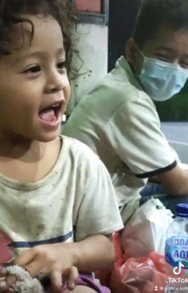 Adek Ota ternyata punya paras yang imut dan cantik.
