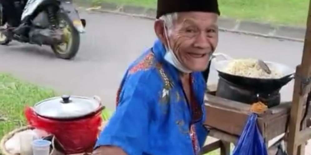 Mbah Camin dan Dagangannya