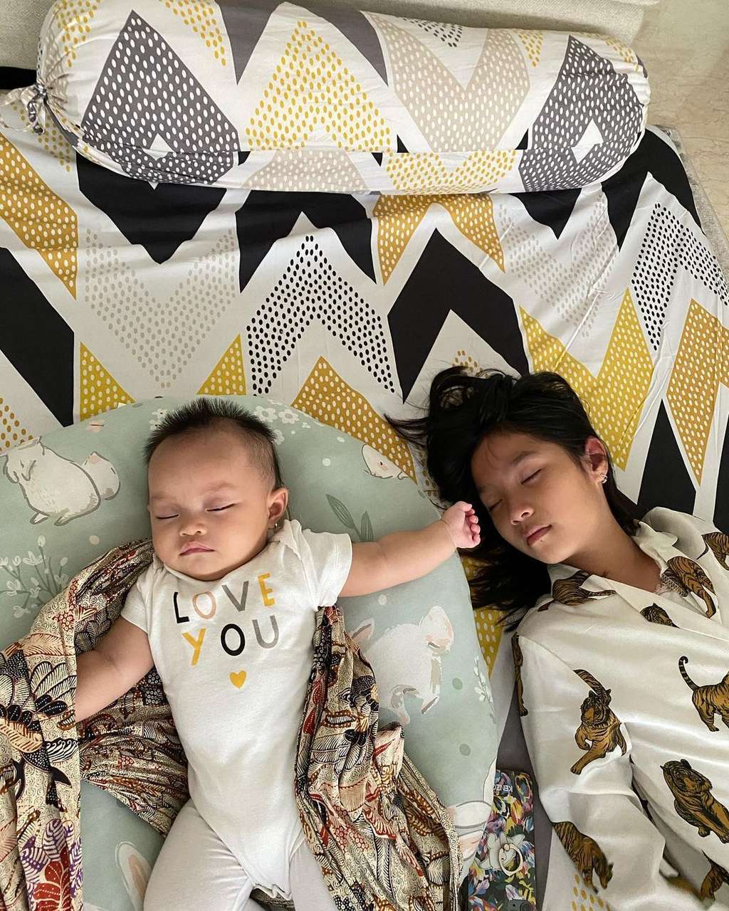 Foto unggahan Zaskia Gotik