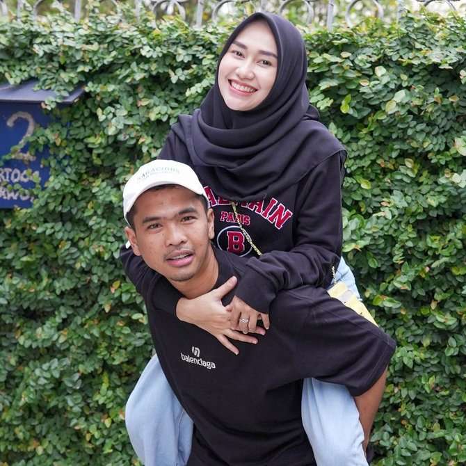 Putra Siregar dan istri
