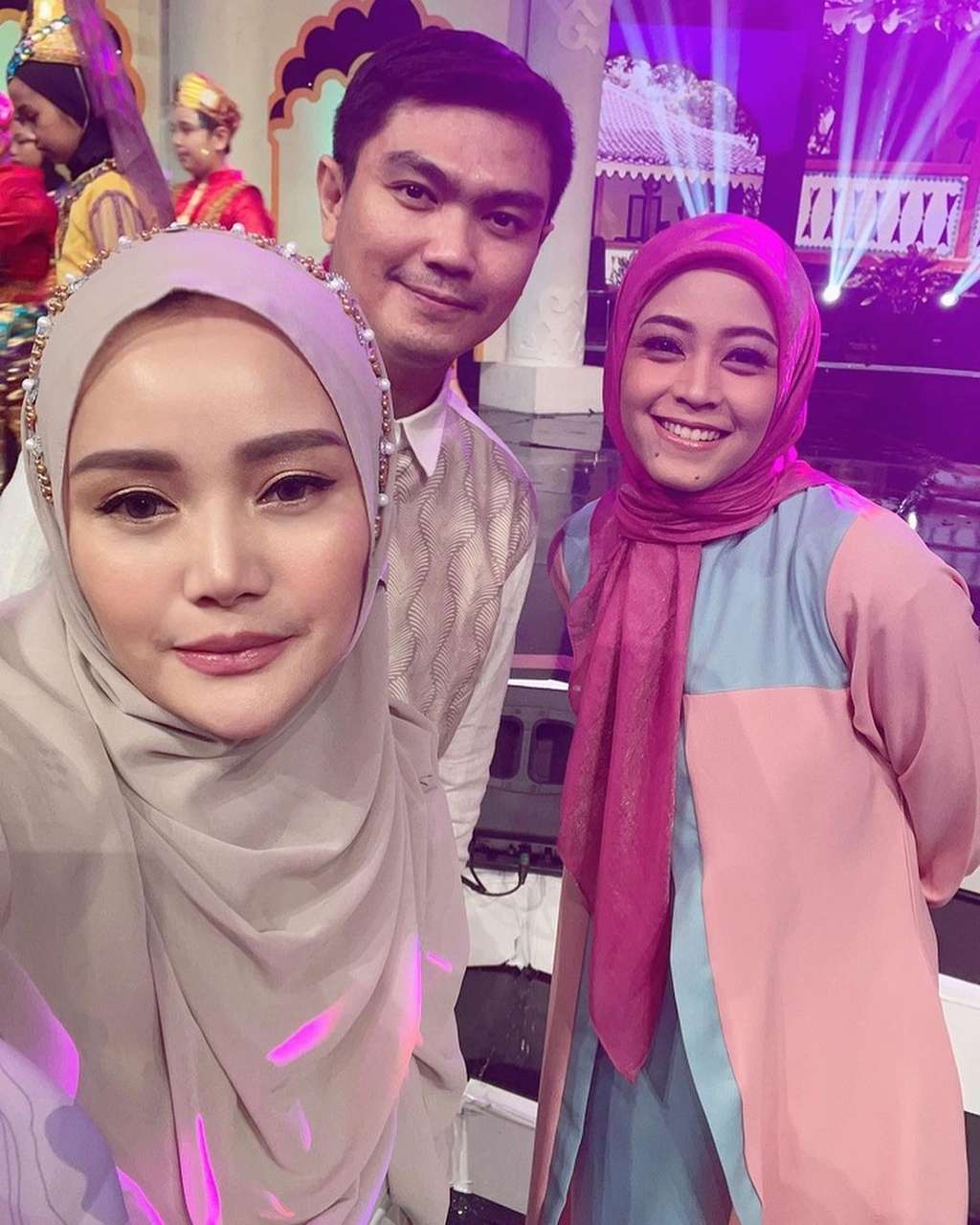 Penampilan Mawar AFI berhijab Penampilan Mawar AFI berhijab