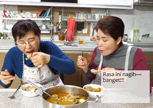 Bibi Jisun mengaku ketagihan dengan rasa dari lontong sayur tersebut.
