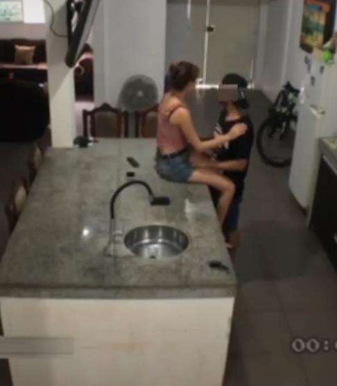 Tampak perselingkuhan terekam CCTV