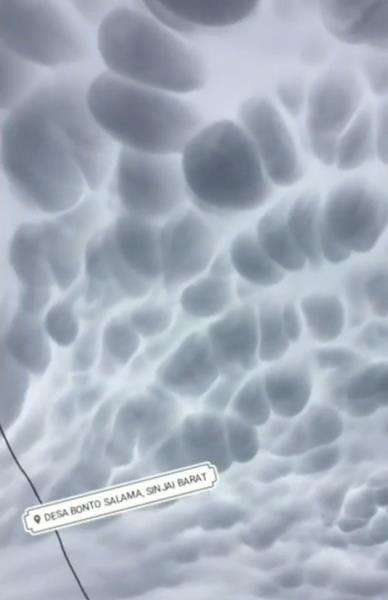 Disebut awan payudara atau mammalus.