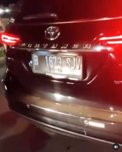 Plat mobil koboi fortuner