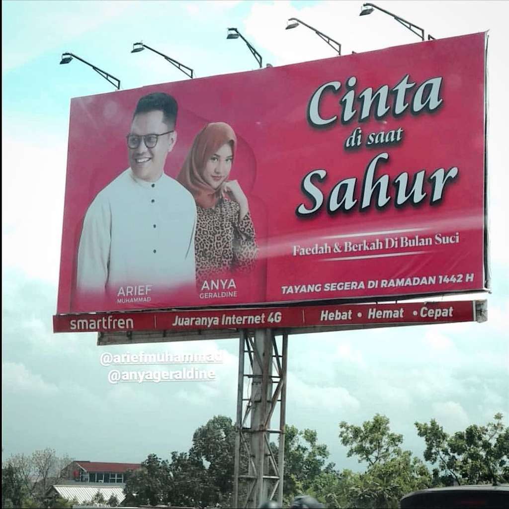 Anya Tampil Berhijab