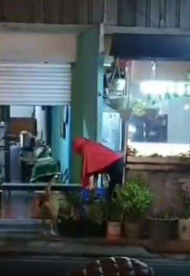 Ibu berjilbab itu banjir pujian dan doa dari netizen