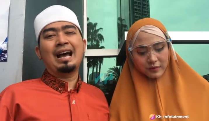 Ustaz Solmed dan April Jasmine