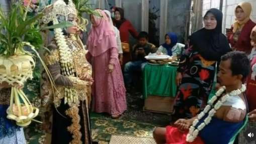 Pengantin Pria Baru Selesai Operasi Bahu Kiri