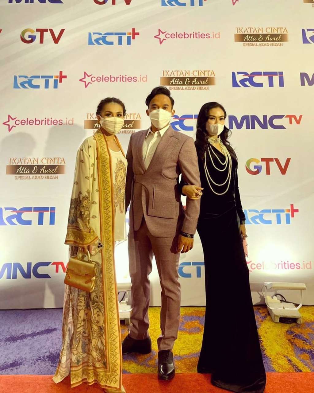 Ayu Ting Ting bersama Iis Dahlia dan Anwar