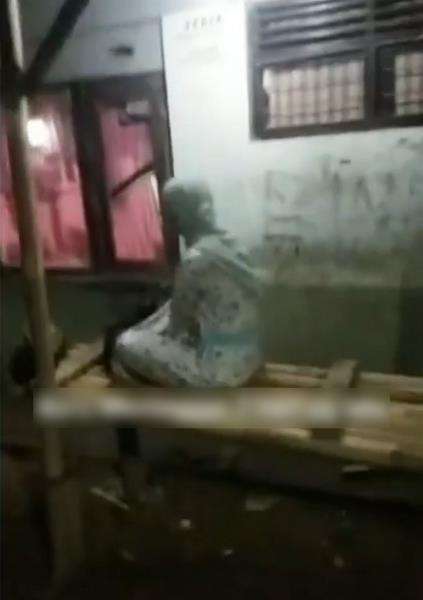 Lantas yang duduk itu siapa?