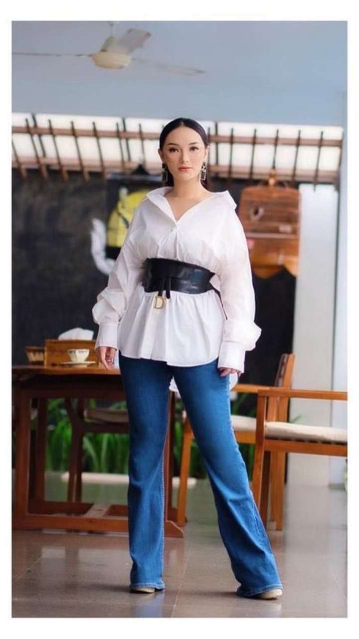 Penampilan Zaskia Gotik