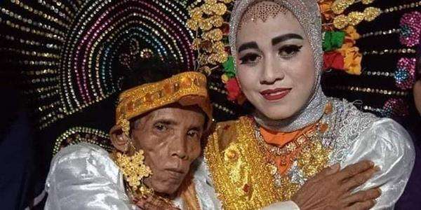 Ira Fazilah bahagia menikah dengan pria yang pantas jadi kakeknya.