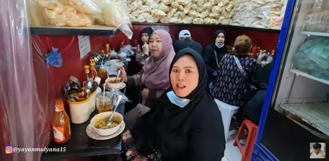 TKI Makan bakso