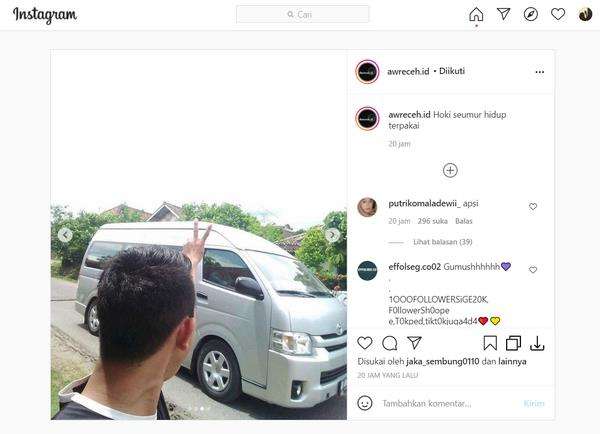 Foto pemuda akhirnya bisa selfie sama Presiden Jokowi.