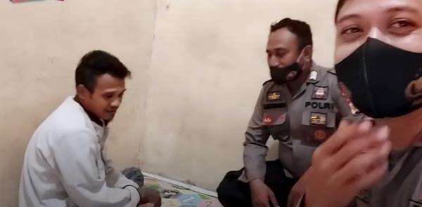 Tahanan tersebut justru tidak mau pulang karena betah dalam sel.
