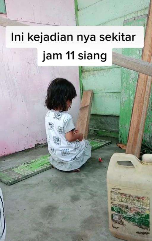 Tiba-tiba ngomong seperti ada yang mengajak berbicara.