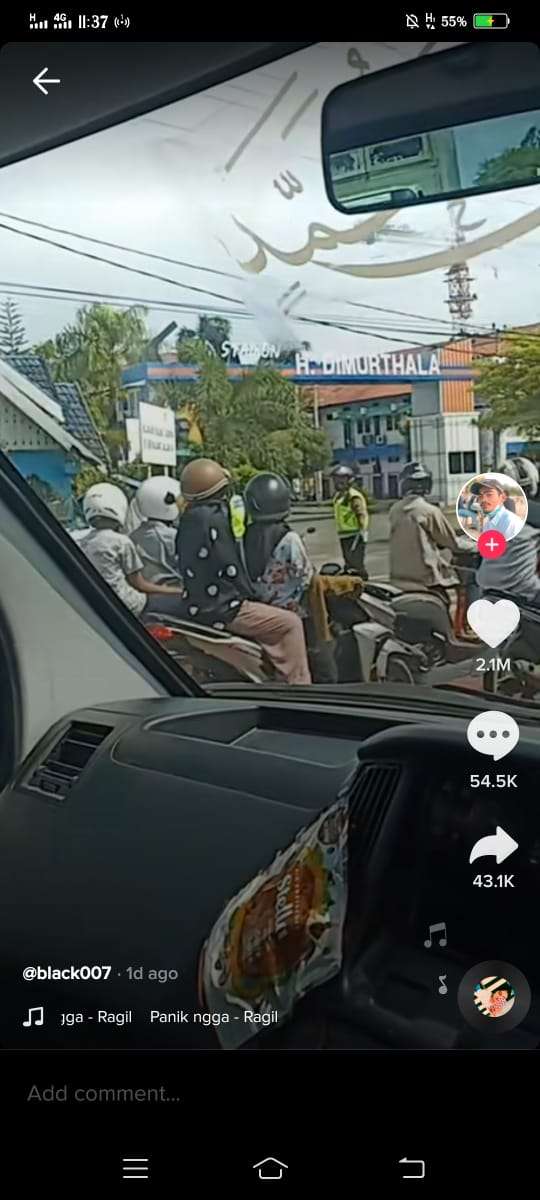 Ada polisi.