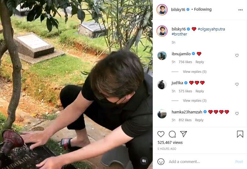 Billy Syahputra ke makam Olga Syahputra