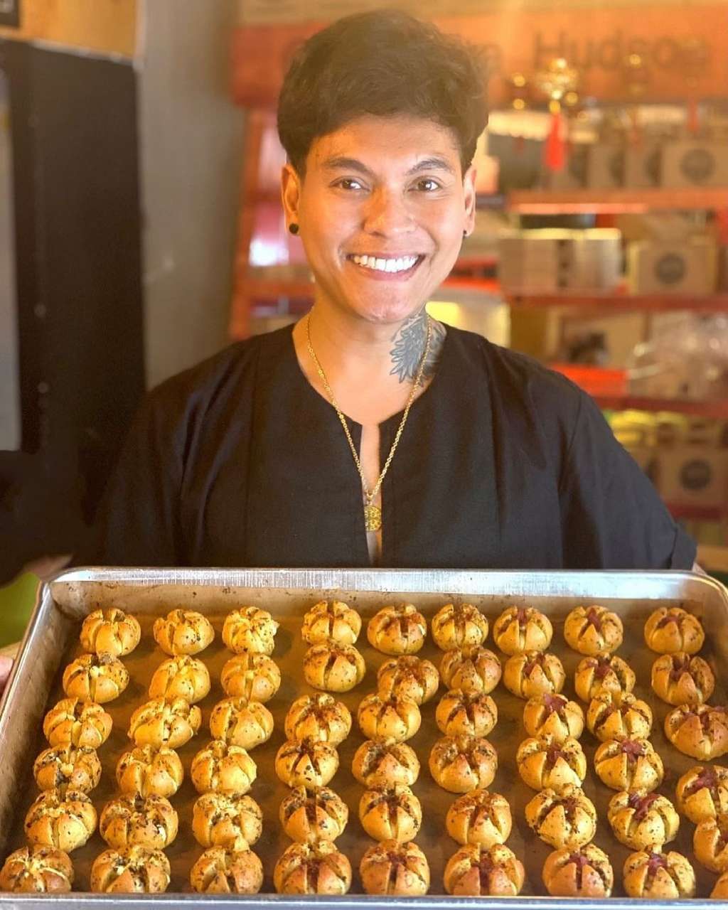 Hudson IMB jualan kue