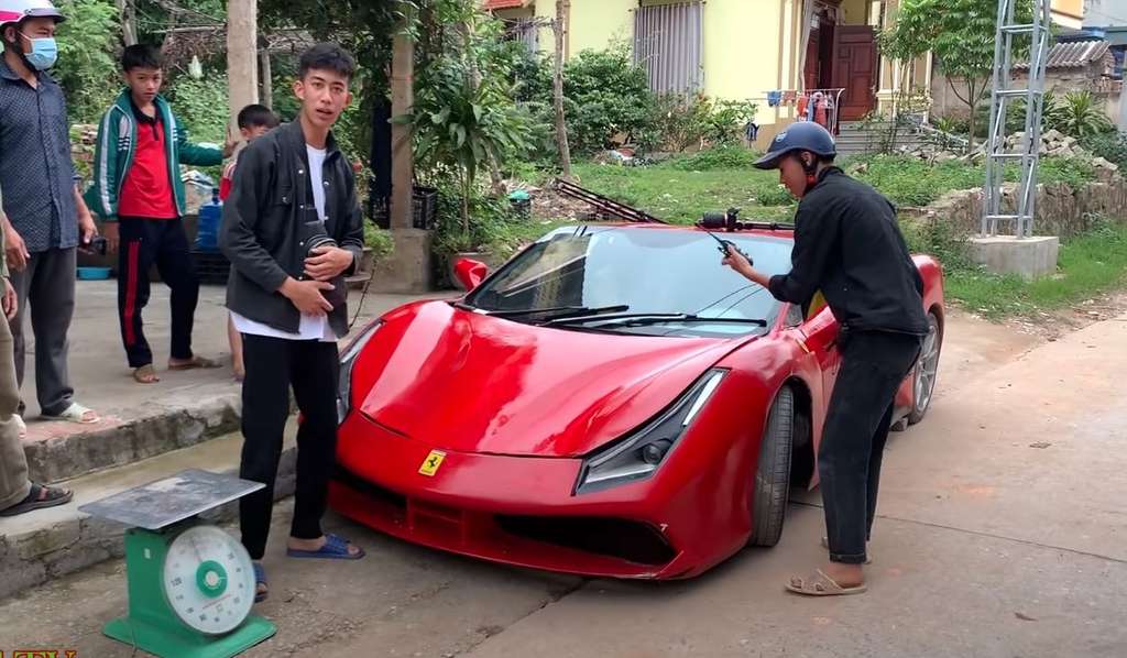 Jualan semangka dengan Ferrari?