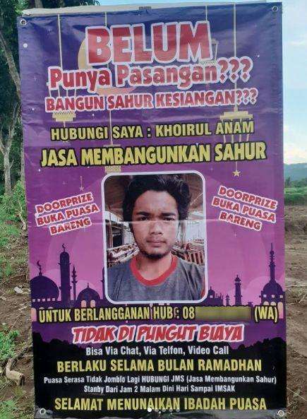 Iklan unik layanan membangunkan sahur.