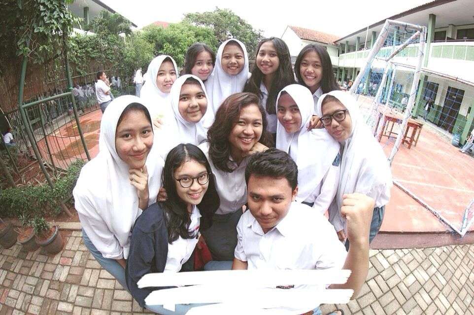 Keanu bersama teman-teman SMA
