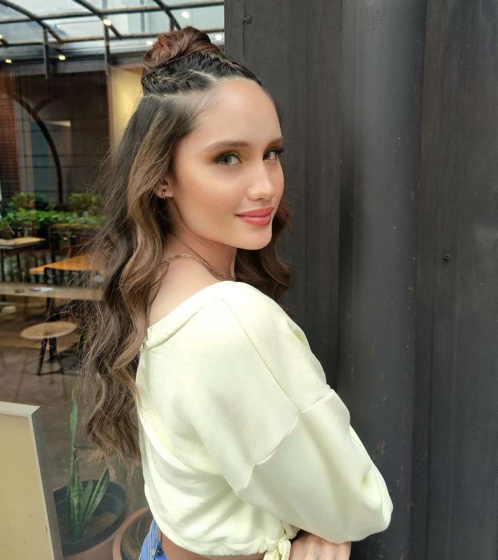 Cinta Laura