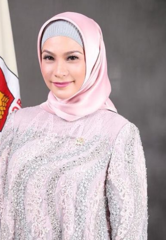 Seleb Melahirkan