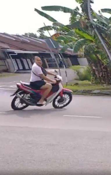 Jadi meletot santai motornya.