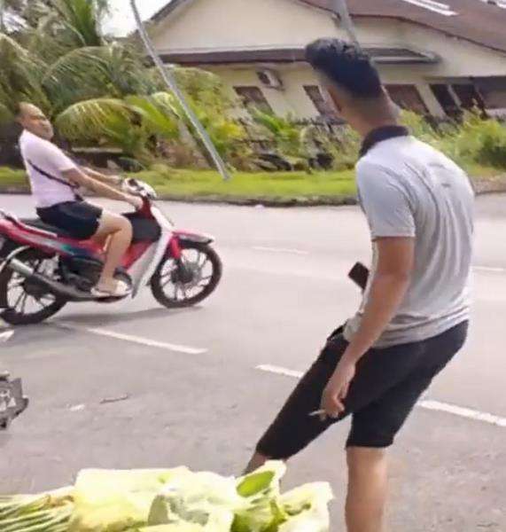Videonya malah bikin ngakak netizen.