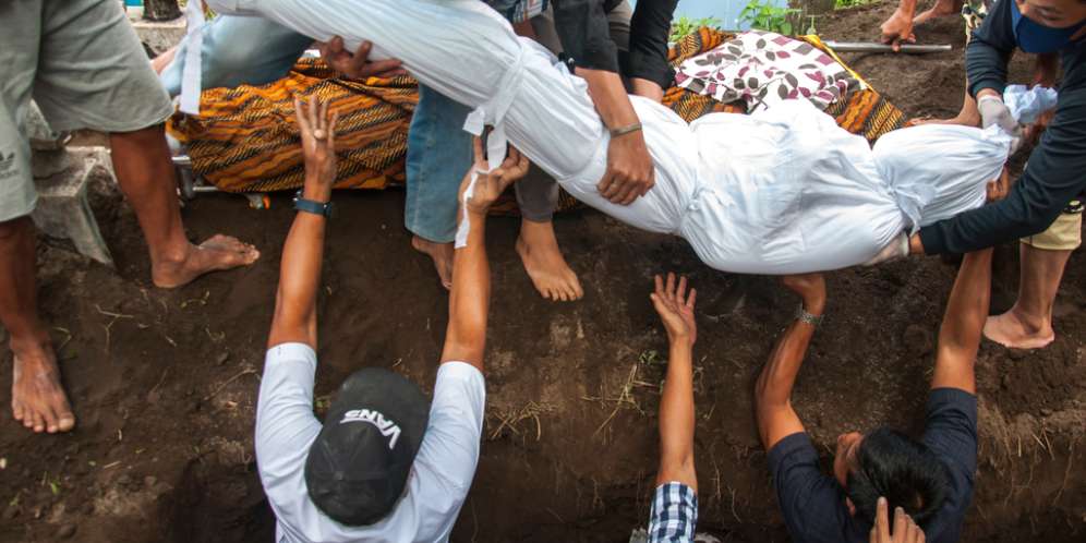 Jenazah dimakamkan