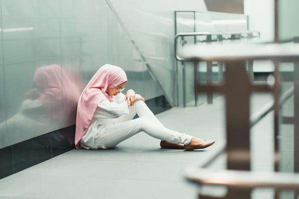 Mawar menanggung sendiri penderitaan selama 10 tahun pernikahannya.