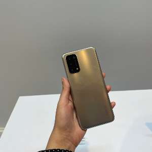 OPPO A74 5G memiliki Quad Camera untuk kamera utama dan kamera depan 16 MP.