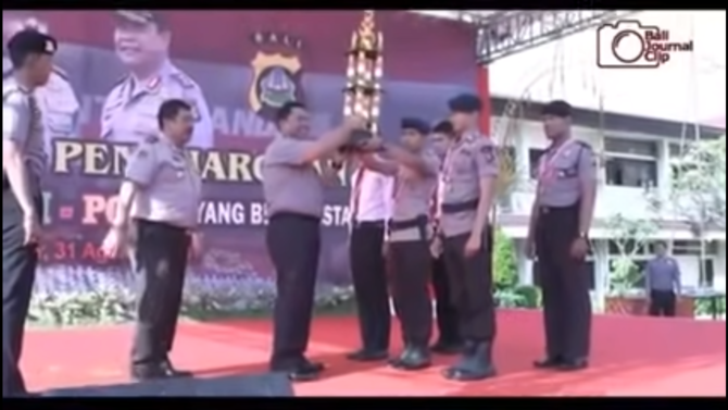 Pemberian piala