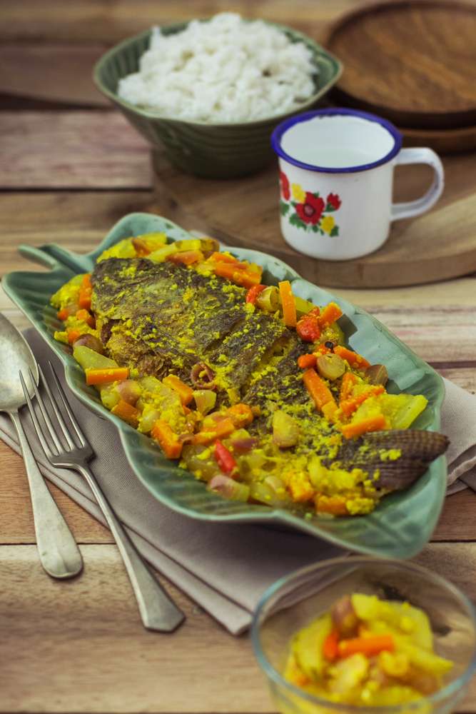 Ikan nila bumbu kuning