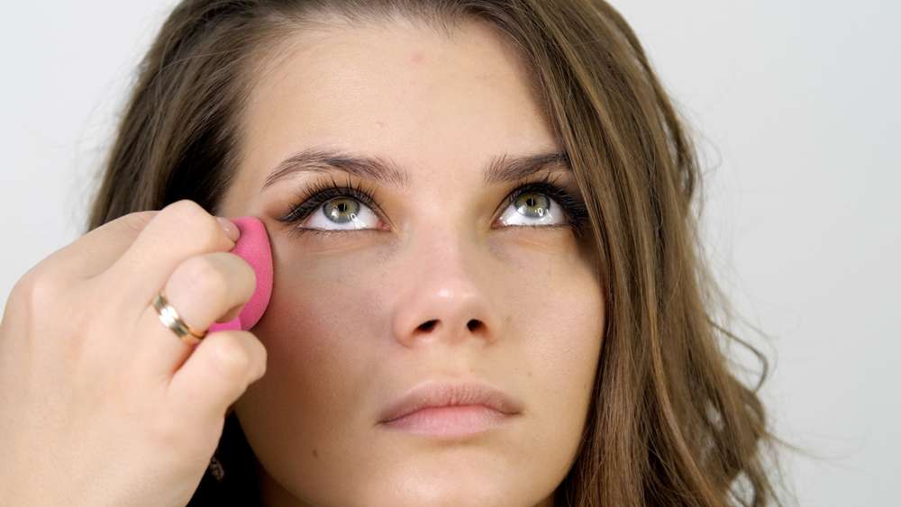 Perhatikan Base Make Up