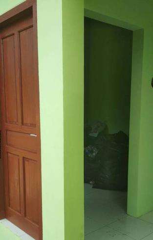 Ada pintu tapi terbuka di sisi lainnya?