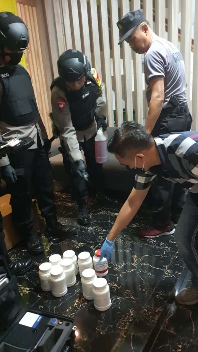 Penemuan bahan peledak
