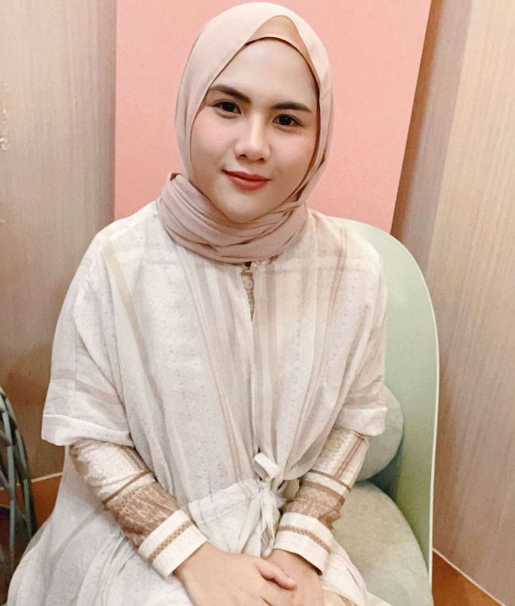Evelyn Nada Anjani saat berhijab