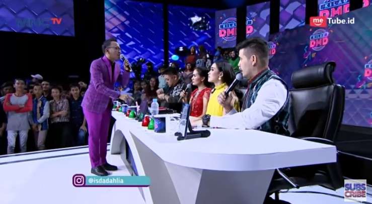 Ruben Onsu tegur Iis Dahlia ngamuk di atas panggung