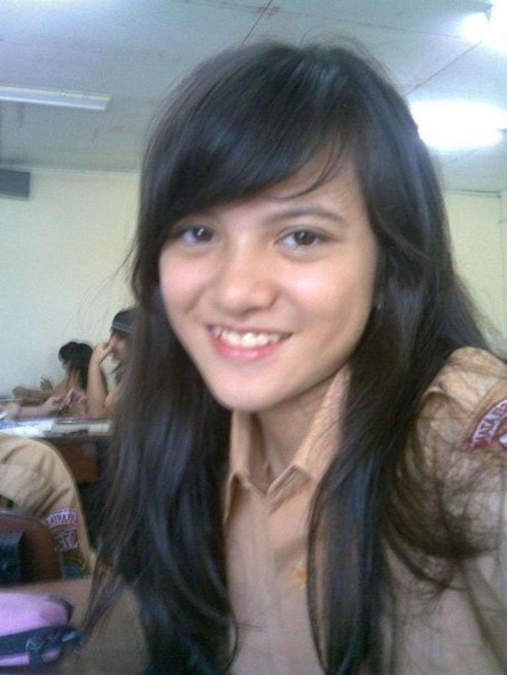 Marsha Aruan Memakai Seragam Pramuka saat SMA