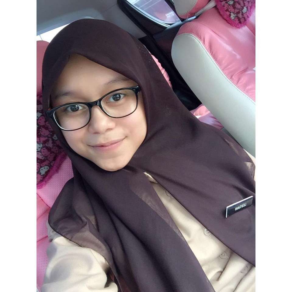 Lesty Kejora Imut dan Natural saat Memakai Seragam Pramuka
