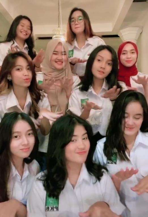 Aksi goyang TikTok kader PKB yang cantik-cantik curi perhatian.