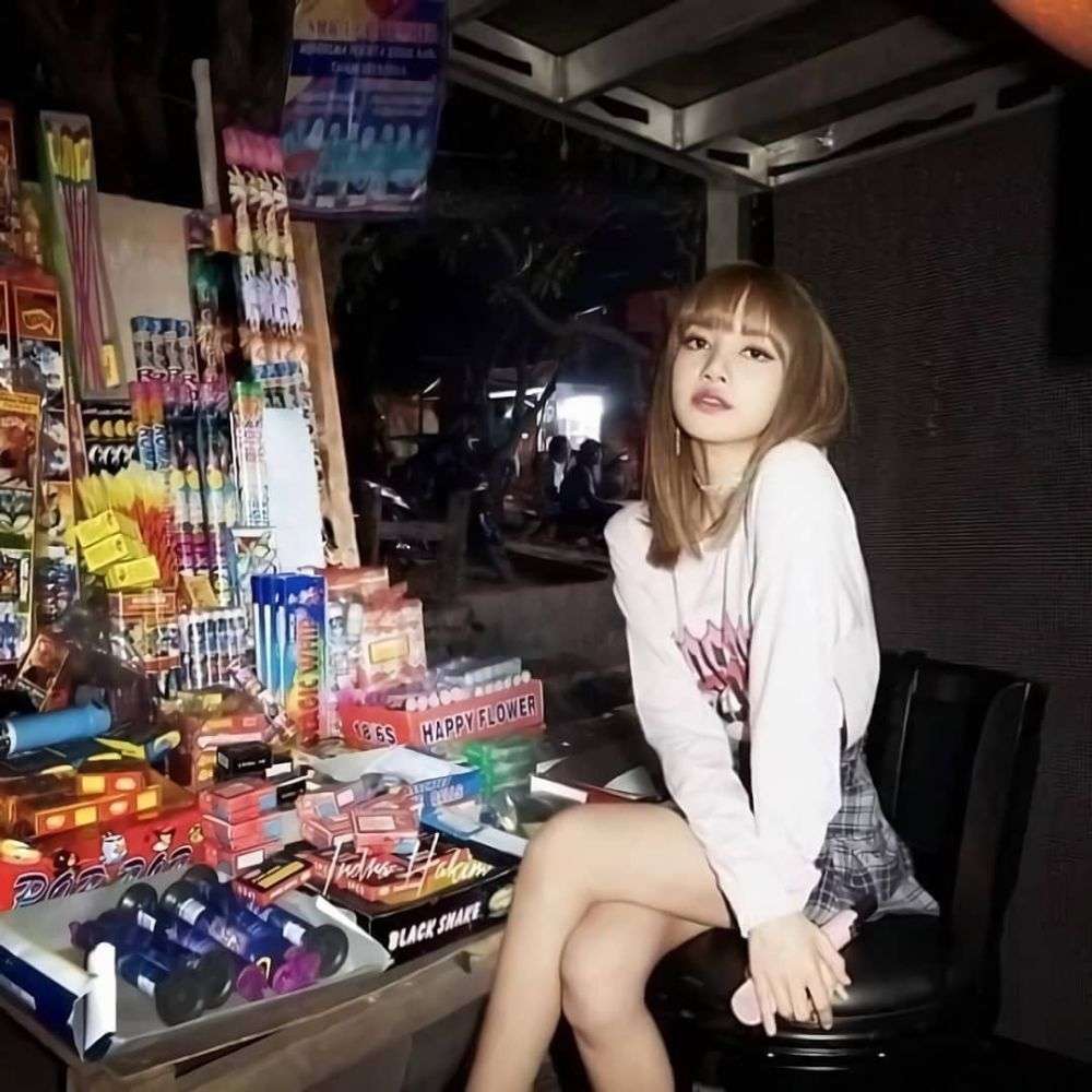 Lisa Jualan Petasan